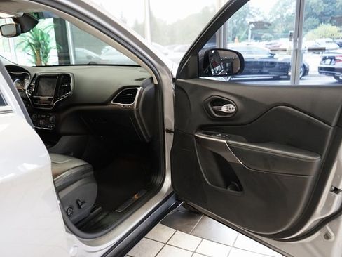 Used 2019 Jeep Cherokee Limited image 40