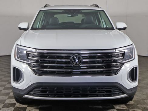 Used 2025 Volkswagen Atlas SE AWD/4WD image 12