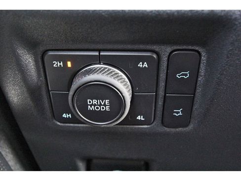 Used 2025 Ford Expedition Active image 17