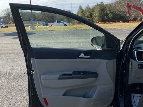 Used 2020 Kia Sportage LX image 20