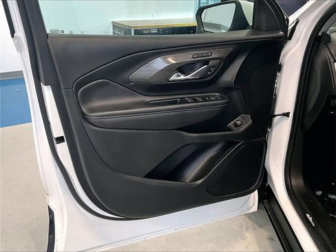 Used 2023 GMC Terrain SLT image 9