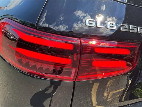 Used 2026 Mercedes-Benz GLB 250 4MATIC image 32