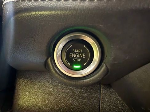 Used 2025 Chevrolet Suburban Z71 AWD/4WD image 44