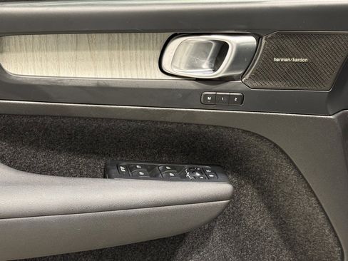 Used 2024 Volvo XC40 B5 Ultimate w/ Protection Package Premier image 18