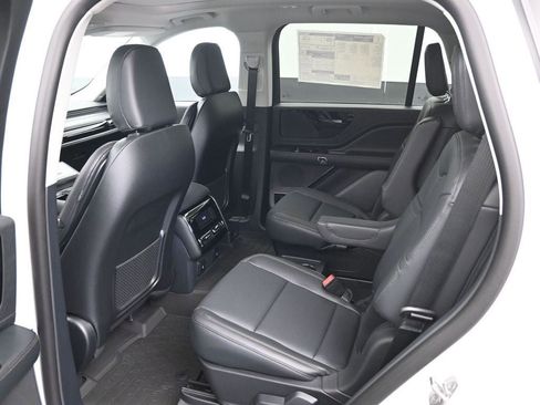 New 2026 Lincoln Aviator AWD image 10