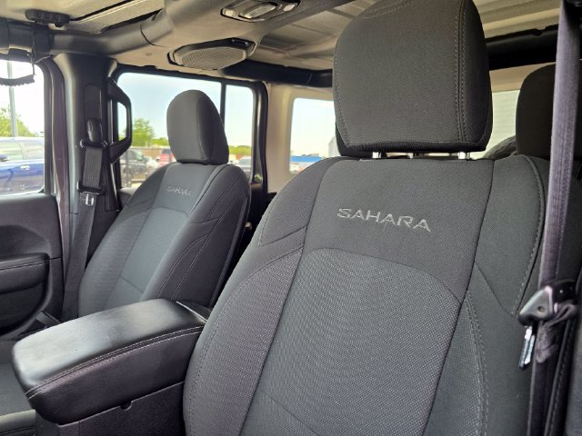Used 2019 Jeep Wrangler Unlimited Sahara w/ Cold Weather Group AWD/4WD image 6