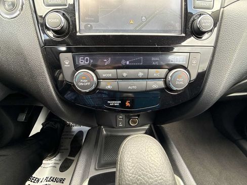 Used 2014 Nissan Rogue SV w/ SV Premium Package FWD image 20