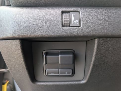 Used 2025 Chevrolet Colorado Trail Boss AWD/4WD image 11