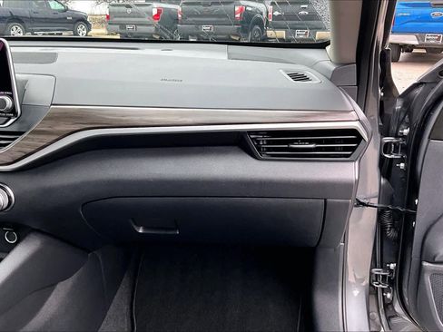 Used 2025 Nissan Altima 2.5 SV image 18