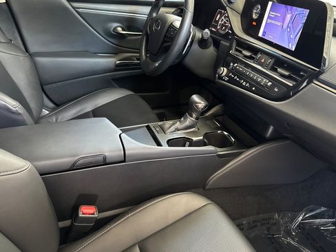 Used 2024 Lexus ES 350 w/ Accessory Package (Z1) FWD image 19