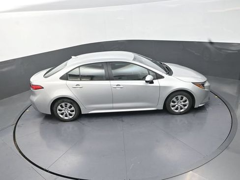 Used 2025 Toyota Corolla LE FWD image 30
