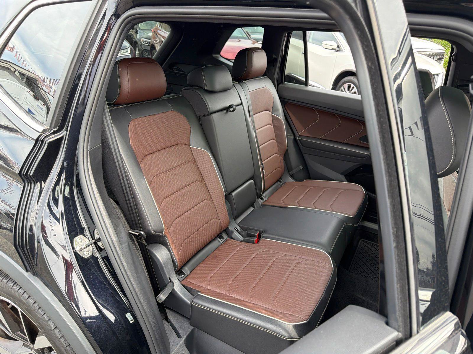 Used 2024 Volkswagen Tiguan SEL R-Line AWD/4WD image 20