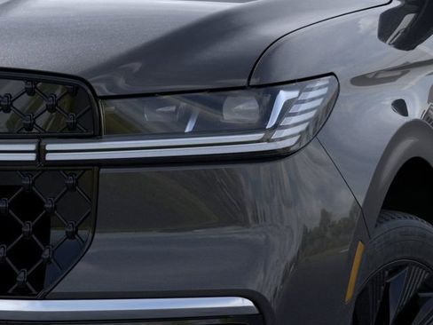 New 2026 Lincoln Navigator L Reserve AWD/4WD image 18