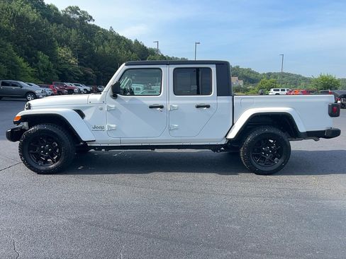Used 2023 Jeep Gladiator Overland AWD/4WD image 8