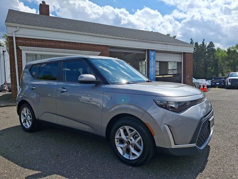 Used 2023 Kia Soul S FWD image 7