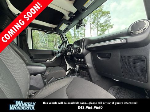 Used 2018 Jeep Wrangler Unlimited Sahara AWD/4WD image 15