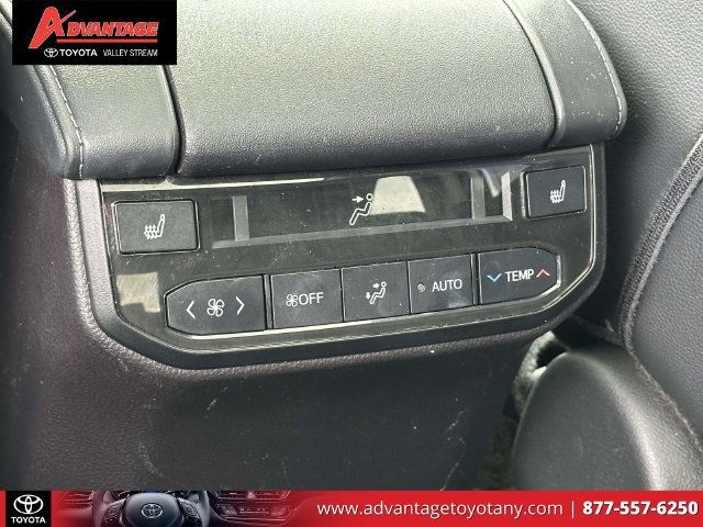 Used 2024 Toyota Highlander Platinum AWD/4WD image 16