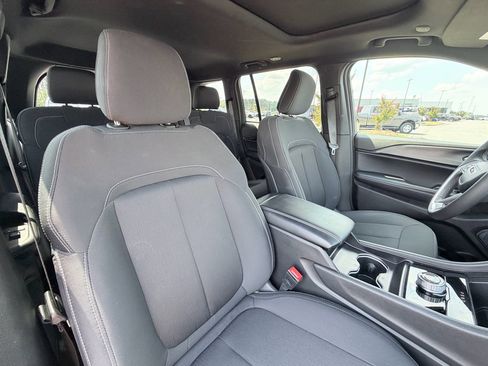 Used 2025 Jeep Grand Cherokee Laredo X RWD image 25