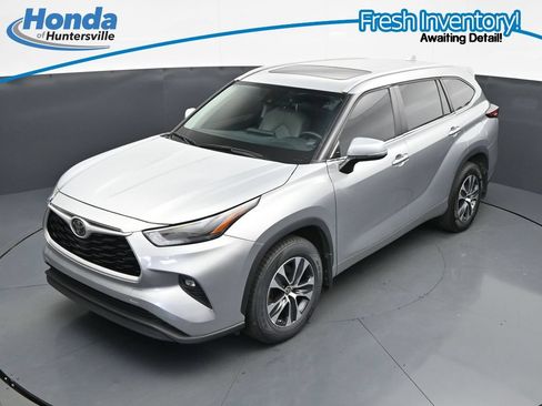 Used 2024 Toyota Highlander XLE FWD image 19