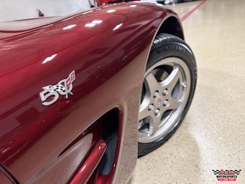 Used 2003 Chevrolet Corvette Coupe w/ Preferred Equipment Group RWD image 59