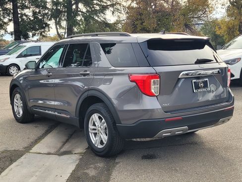 Used 2022 Ford Explorer XLT w/ Equipment Group 202A image 6