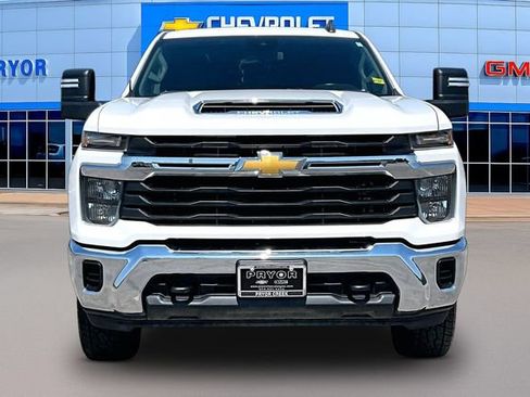 Used 2024 Chevrolet Silverado 2500 LT AWD/4WD image 2