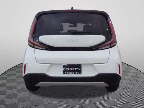Used 2023 Kia Soul LX image 4