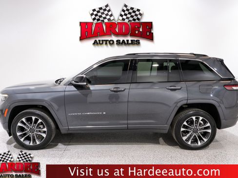 Used 2022 Jeep Grand Cherokee Overland RWD image 1