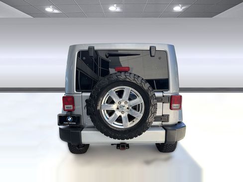 Used 2013 Jeep Wrangler Unlimited Sahara w/ Connectivity Group AWD/4WD image 10