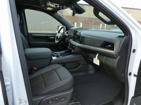 New 2026 Chevrolet Suburban High Country AWD/4WD image 11