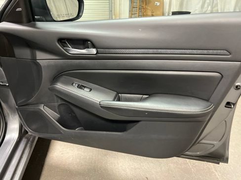 Used 2025 Nissan Altima 2.5 SV FWD image 10