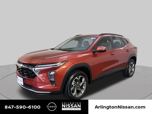Used 2024 Chevrolet Trax LT w/ Driver Confidence Package FWD image 1