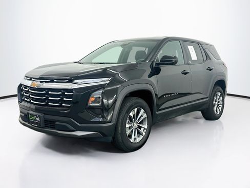 Used 2025 Chevrolet Equinox LT AWD/4WD image 3