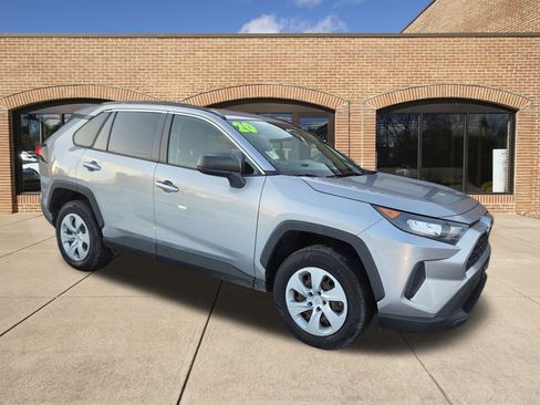 Used 2020 Toyota RAV4 LE image 1