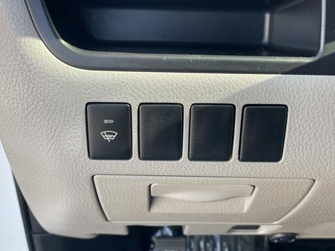 Used 2016 Toyota Highlander LE image 11