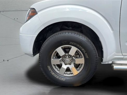 Used 2012 Nissan Frontier PRO-4X AWD/4WD image 34