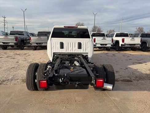 New 2026 GMC Sierra 3500 Pro w/ Convenience Package image 5