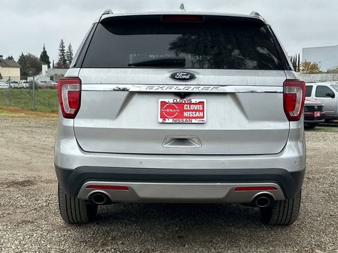 Used 2017 Ford Explorer XLT image 8