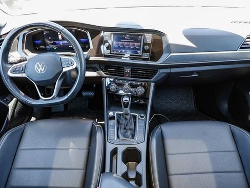 Used 2023 Volkswagen Jetta SE FWD image 12