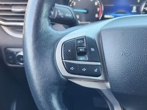 Used 2022 Ford Explorer XLT w/ Equipment Group 202A image 31