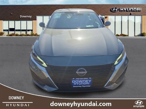 Used 2025 Nissan Altima 2.5 SV FWD image 8