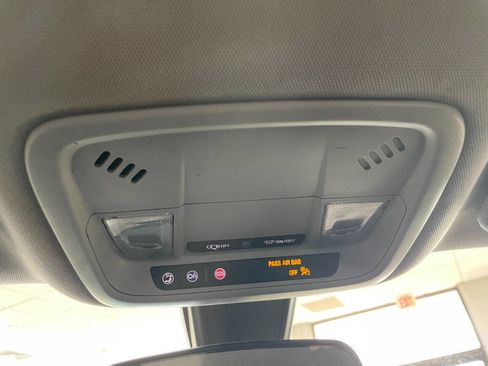 Used 2021 Chevrolet Malibu LT image 36