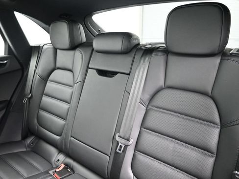 Used 2026 Porsche Macan AWD/4WD image 6