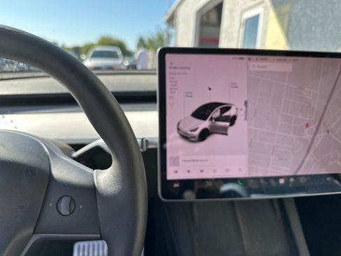 Used 2022 Tesla Model Y Performance AWD/4WD image 8