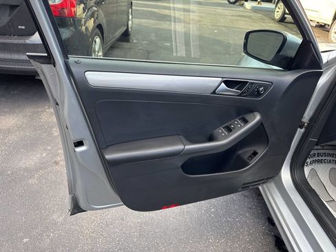 Used 2015 Volkswagen Jetta Sport image 14