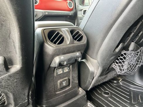 Used 2020 Jeep Wrangler Unlimited Rubicon AWD/4WD image 25