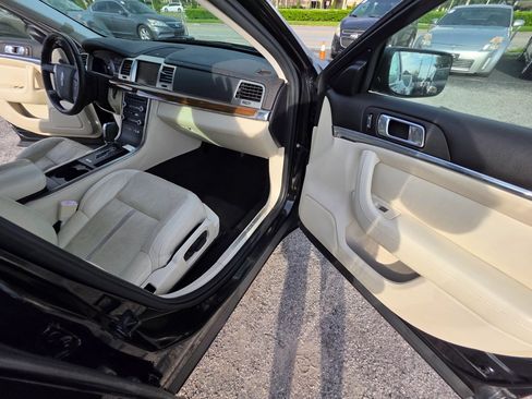 Used 2009 Lincoln MKS FWD image 19