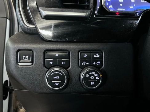 Used 2024 Chevrolet Silverado 2500 LT w/ Convenience Package image 22