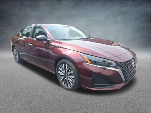 Used 2025 Nissan Altima 2.5 SV FWD image 9