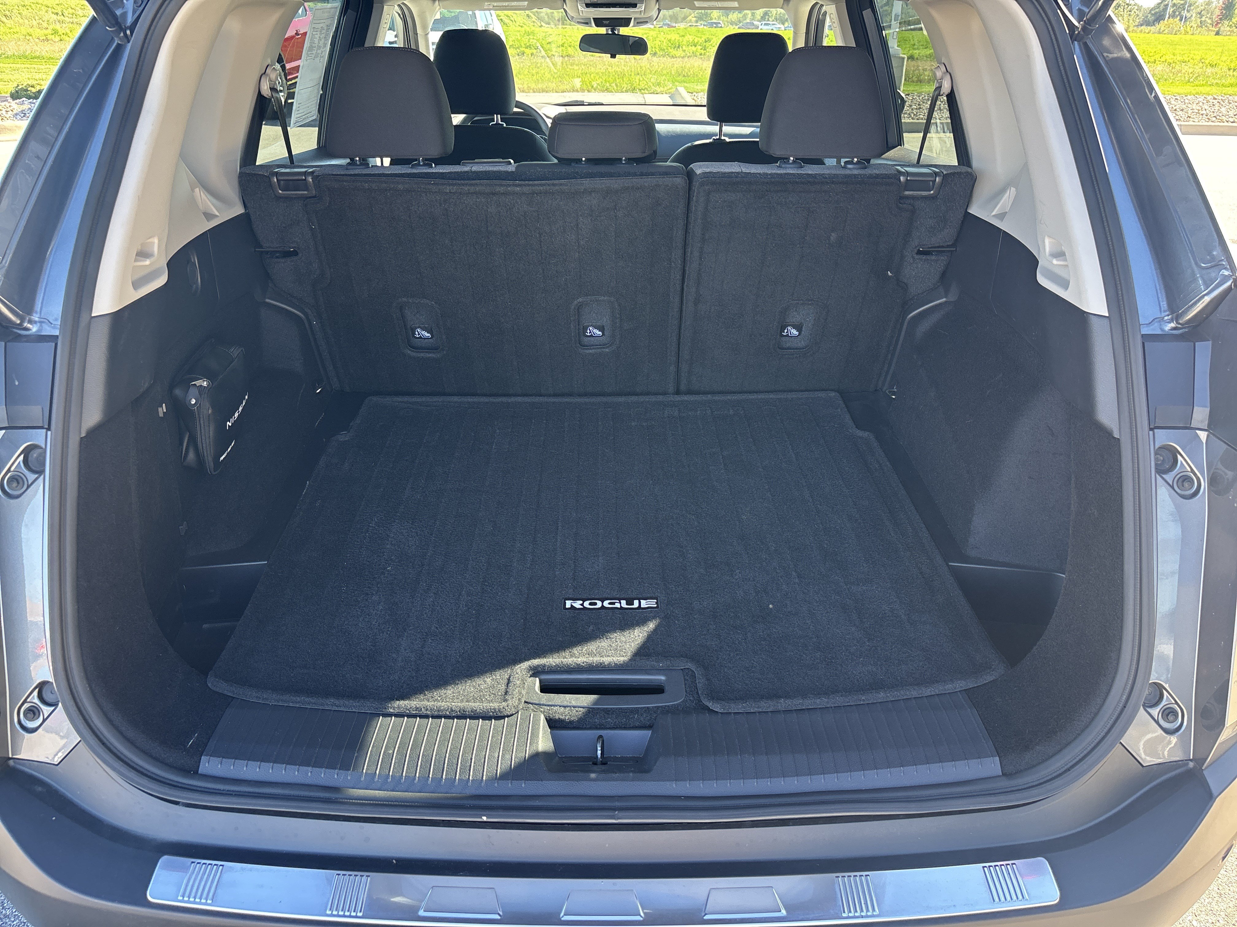 Used 2022 Nissan Rogue SV AWD/4WD image 25
